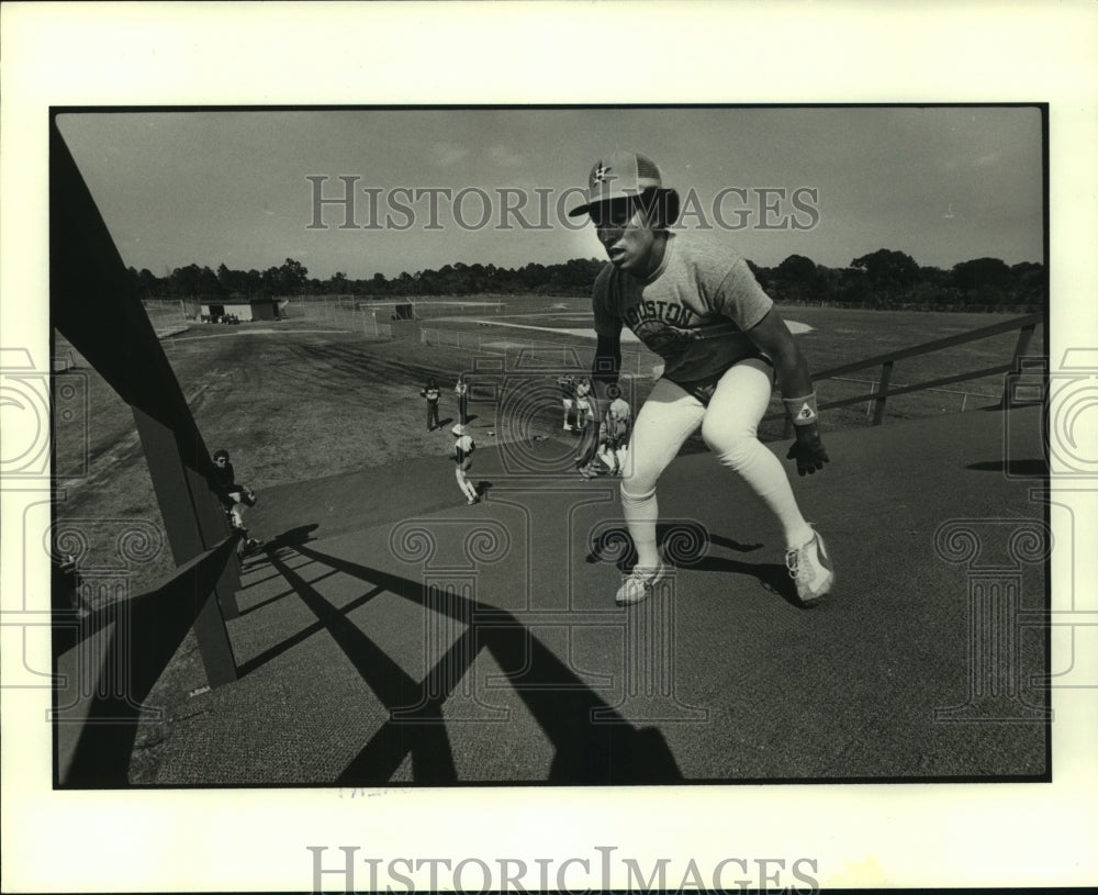 1983 Press Photo Astros work out on &quot;The Hill&quot; at training camp in Cocoa, FL.- Historic Images