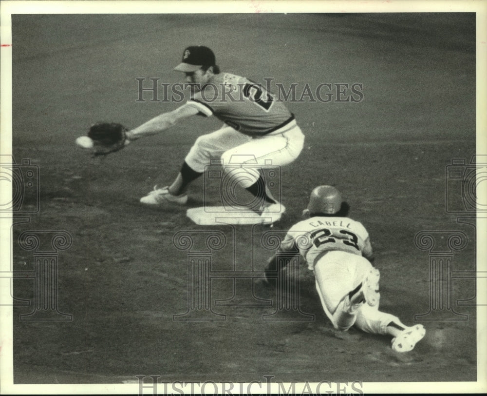 1979 Press Photo Houston Astros&#39; Enos Cabell steals second base against Giants.- Historic Images