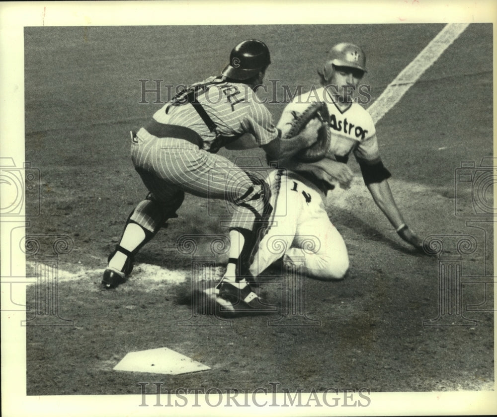 1979 Press Photo Houston Astros&#39; base runner is tagged out at home against Cubs- Historic Images