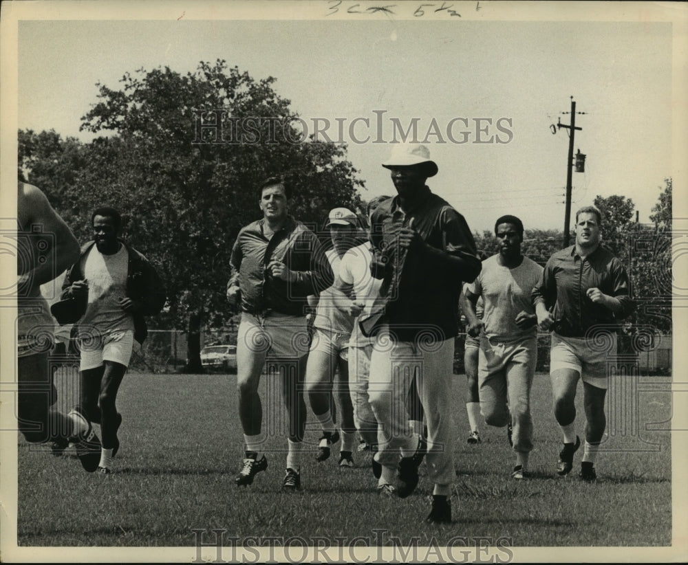 1970 Press Photo Houston Oilers&#39; veterans report for workout at training camp.- Historic Images