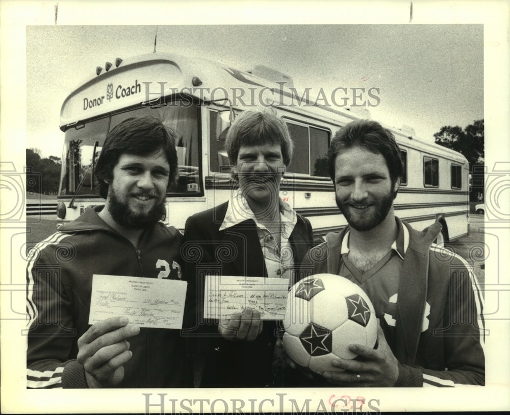 1978 Press Photo Houston Hurricanes donate blood for American Cancer Society.- Historic Images