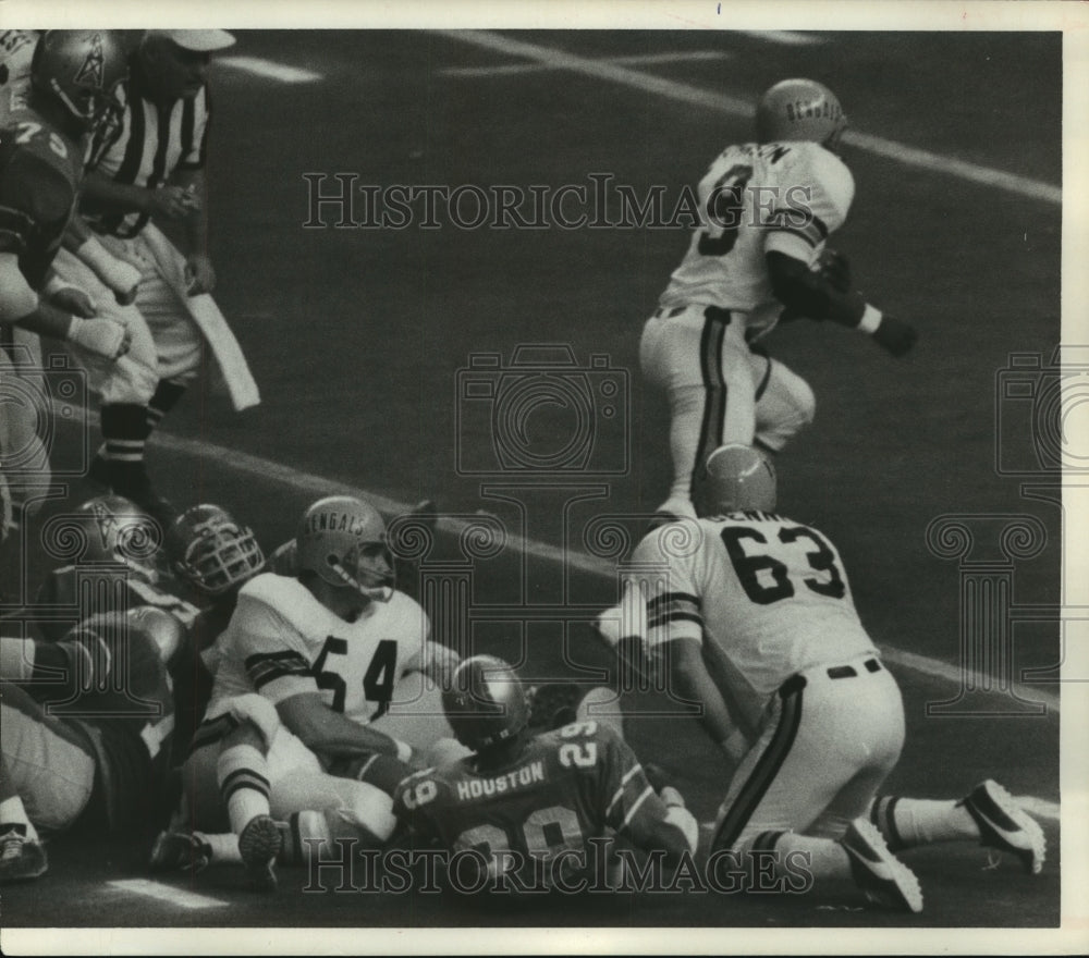 1970 Press Photo Cincinnati Bengals running back Essex Johnson heads to daylight- Historic Images