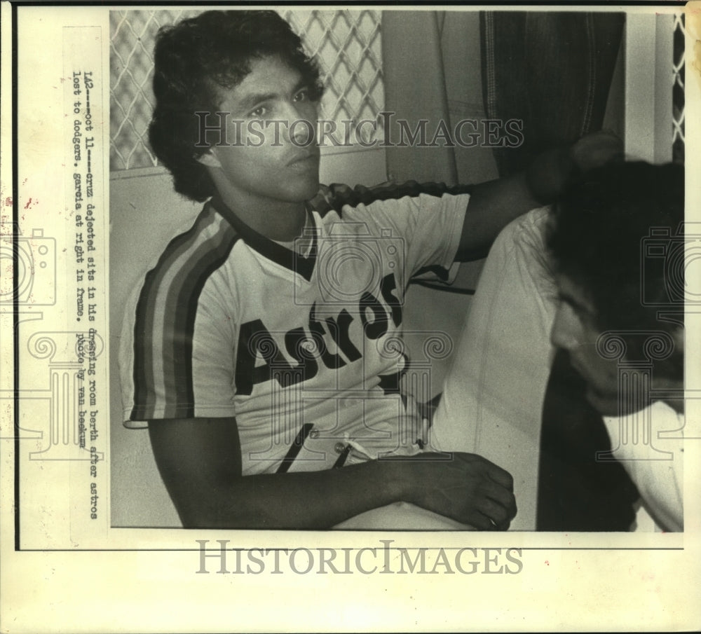 1981 Press Photo Houston Astros&#39; Jose Cruz sits dejected after loss to Dodgers.- Historic Images