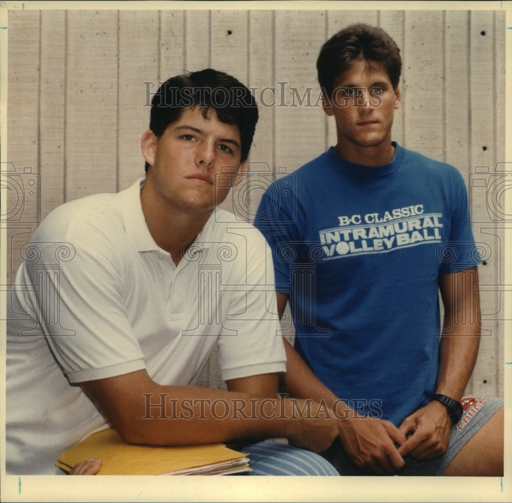 1987 Press Photo University of Houston quarterbacks David Dacus and Ed Powers.- Historic Images