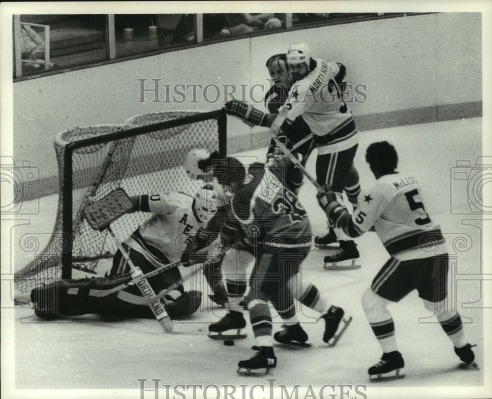 Press Photo Houston Aeros&#39; defense man keep opponents away from the net.- Historic Images