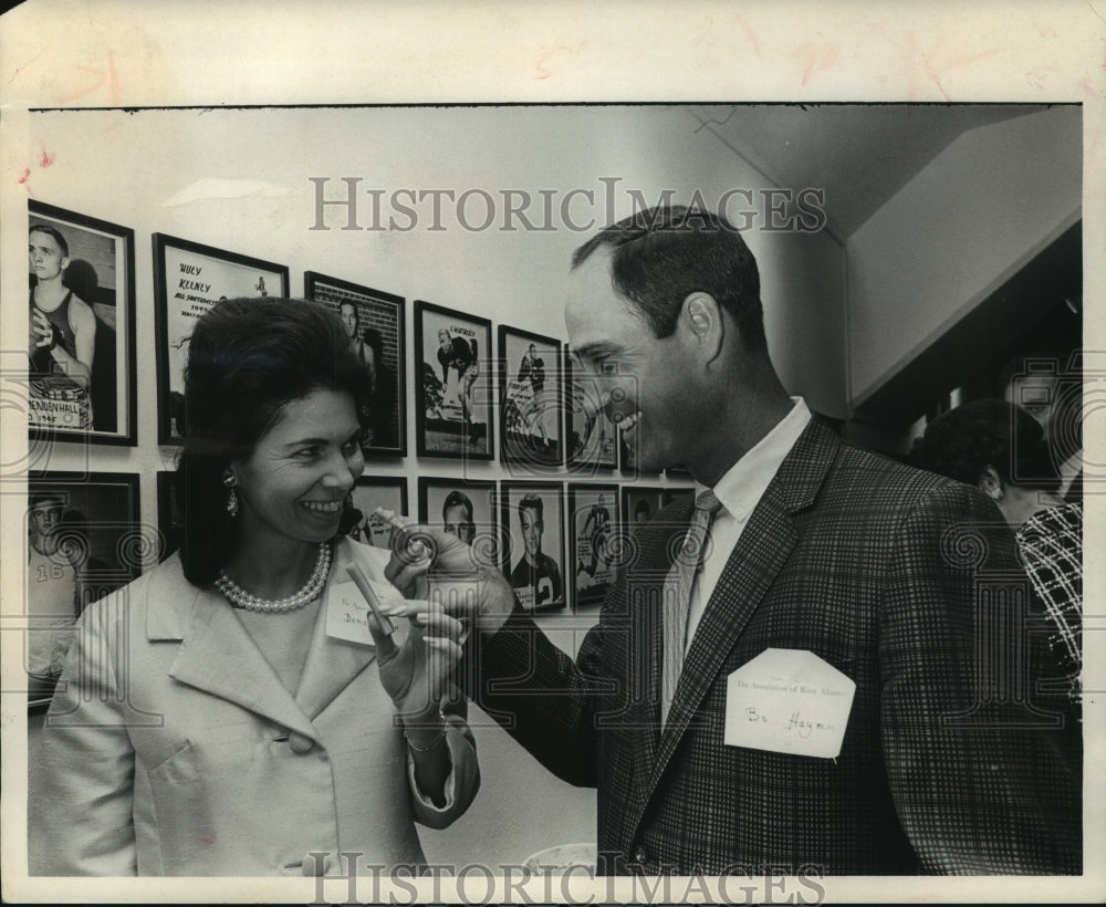 1969 Press Photo Rice University football Bo Hagan and wife Doris at party- Historic Images