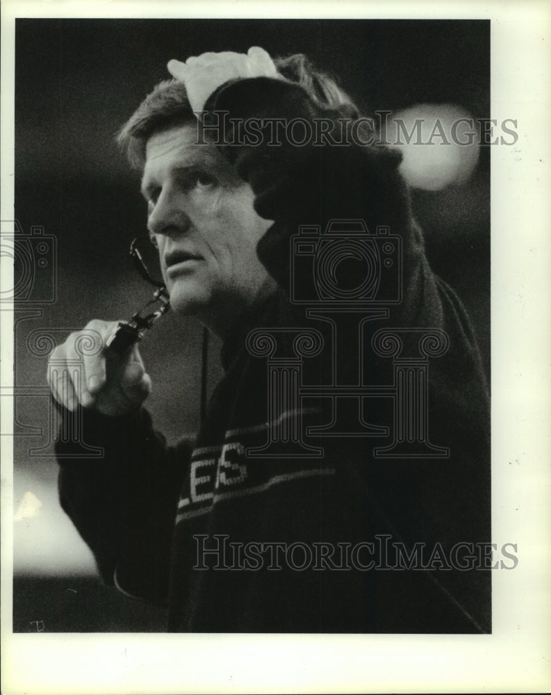 1989 Press Photo Houston Oilers&#39; coach Jerry Glanville shows anguish on sideline- Historic Images