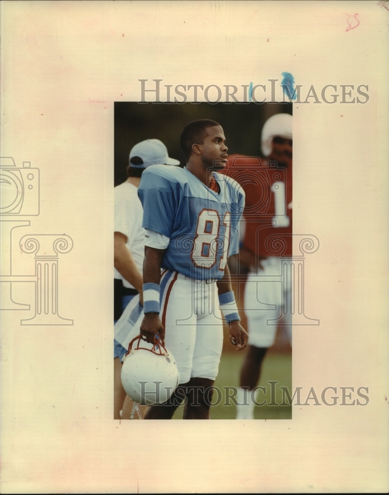 1990 Press Photo Houston Oilers&#39; receiver Ernest Givins looks on at practice.- Historic Images