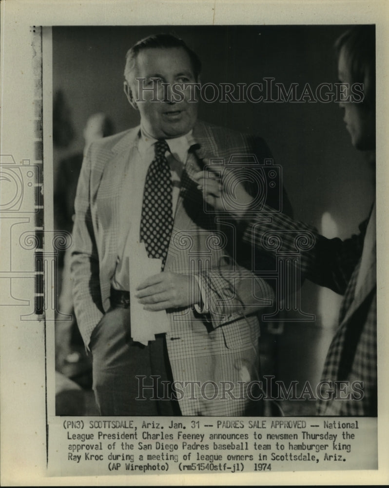 1974 Press Photo NL President Charles Feeney announces San Diego Padres sale OK- Historic Images