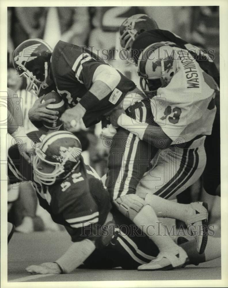 1985 Press Photo Russ Washington brings down Rice quarterback Doug Johnson- Historic Images