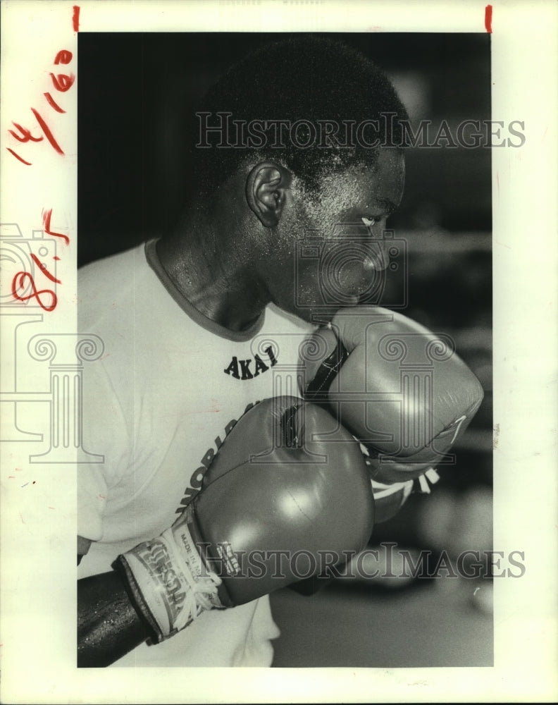 1981 Press Photo Ayub Kalule, world junior middleweight champ during workout.- Historic Images