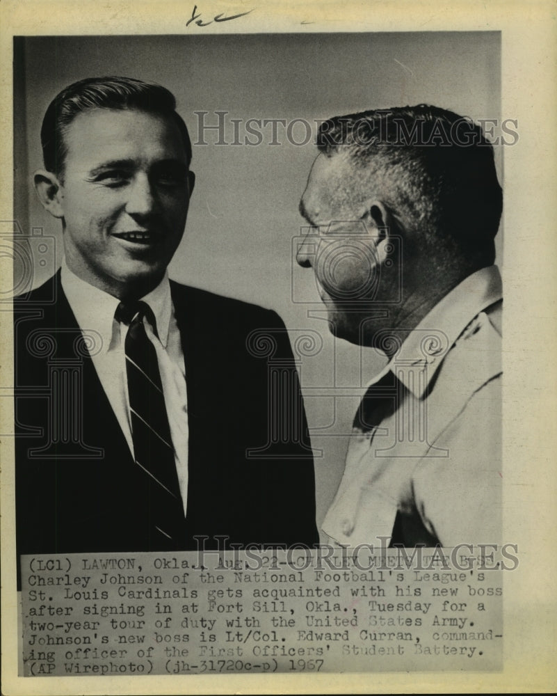 1967 Press Photo Cardinals&#39; football player Charley Johnson reports for duty.- Historic Images