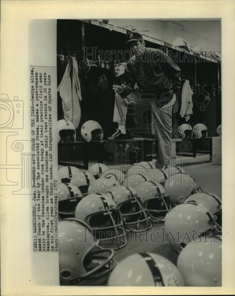 1972 Press Photo AP&#39;s Coach of the Year, George Allen in Redskins locker room.- Historic Images