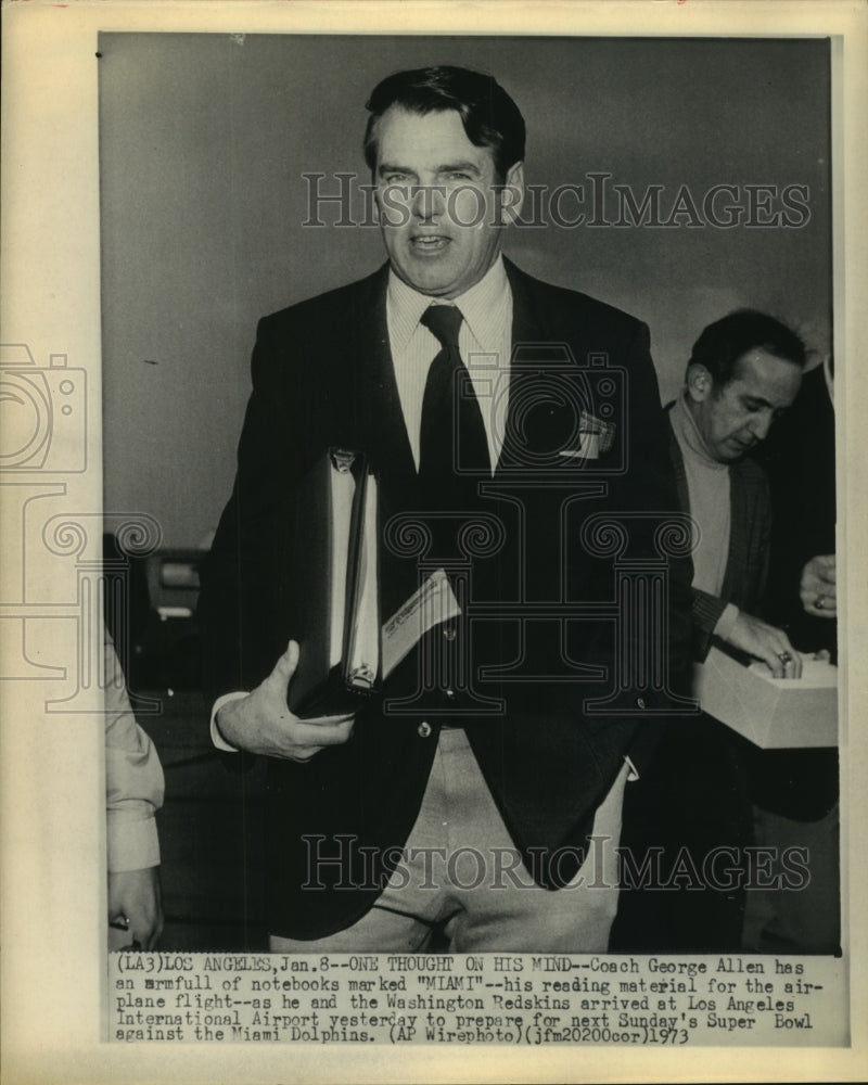 1973 Press Photo Washington Redskins coach arrives in Los Angeles for Super Bowl- Historic Images