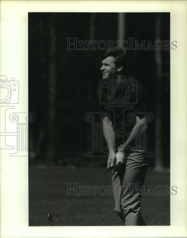 1989 Press Photo Pro golfer Nick Faldo watches his practice shot. - hcs07742- Historic Images