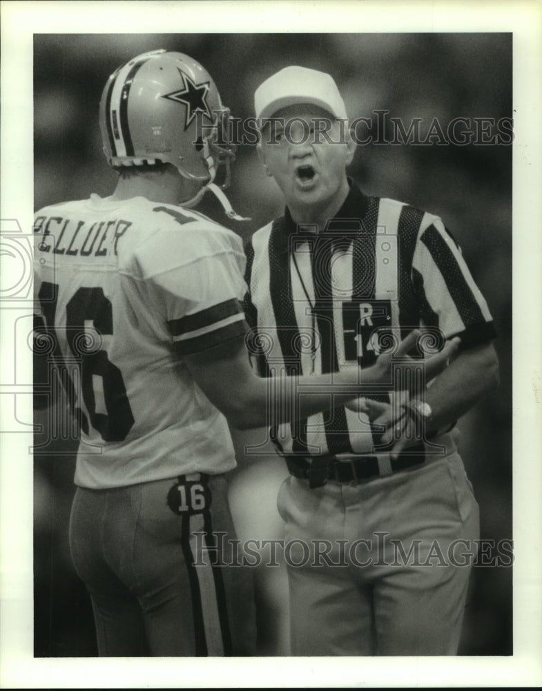 1988 Press Photo NFL referee Gene Barth doesn&#39;t like Cowboys&#39; Steve Pelluer plea- Historic Images