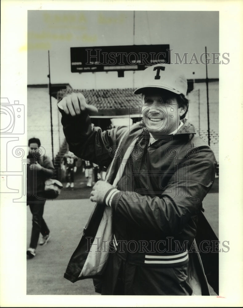 1983 Press Photo Texas football Fred Akers before Cotton Bowl game.- Historic Images