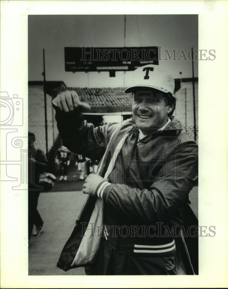 1983 Press Photo Texas&#39; head football coach Fred Akers before Cotton Bowl game.- Historic Images