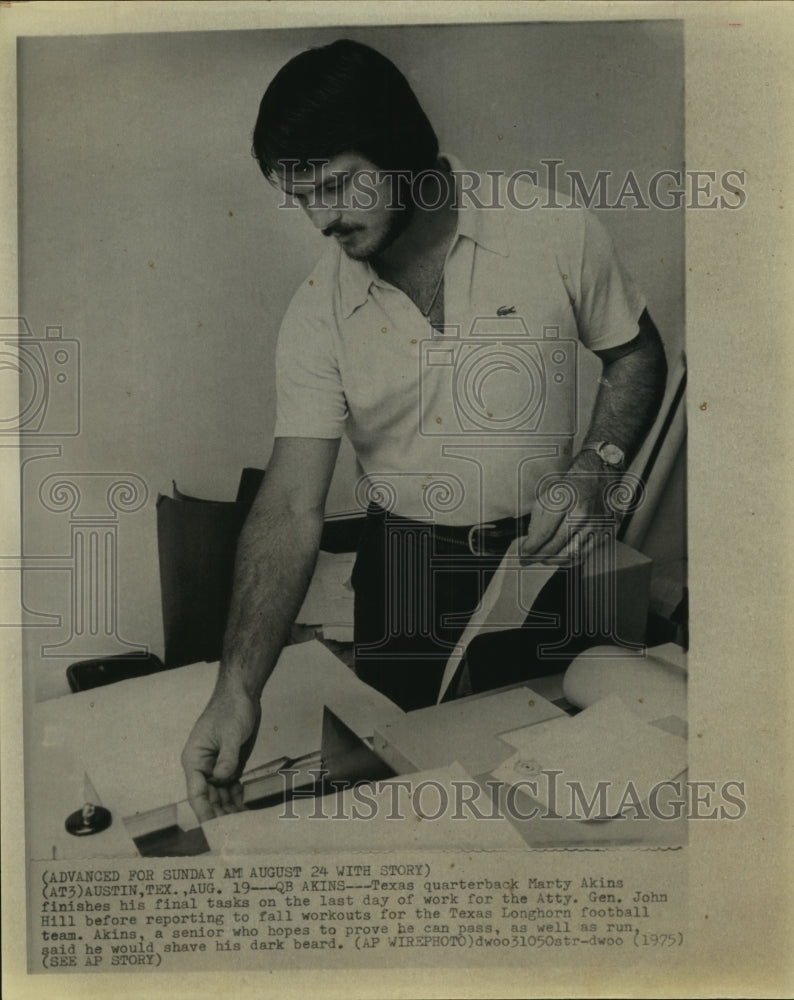 1975 Press Photo Texas quarterback Marty Akins before reporting to fall workouts- Historic Images