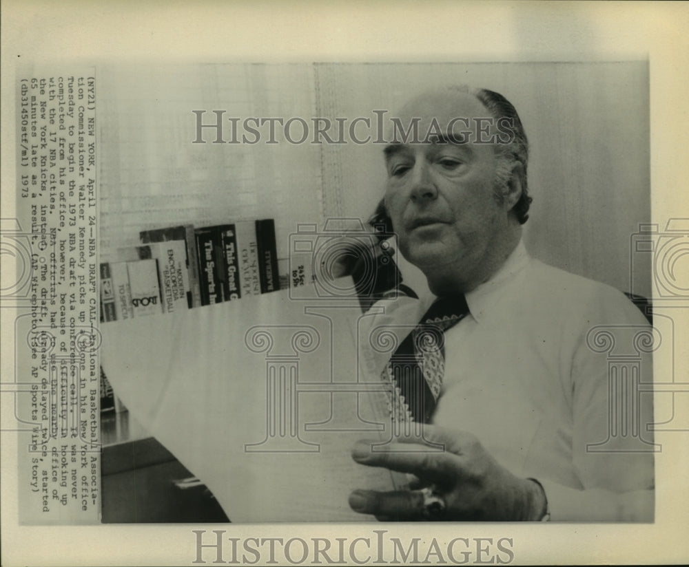 1973 Press Photo NBA commissioner Walter Kennedy makes call to begin NBA draft.- Historic Images