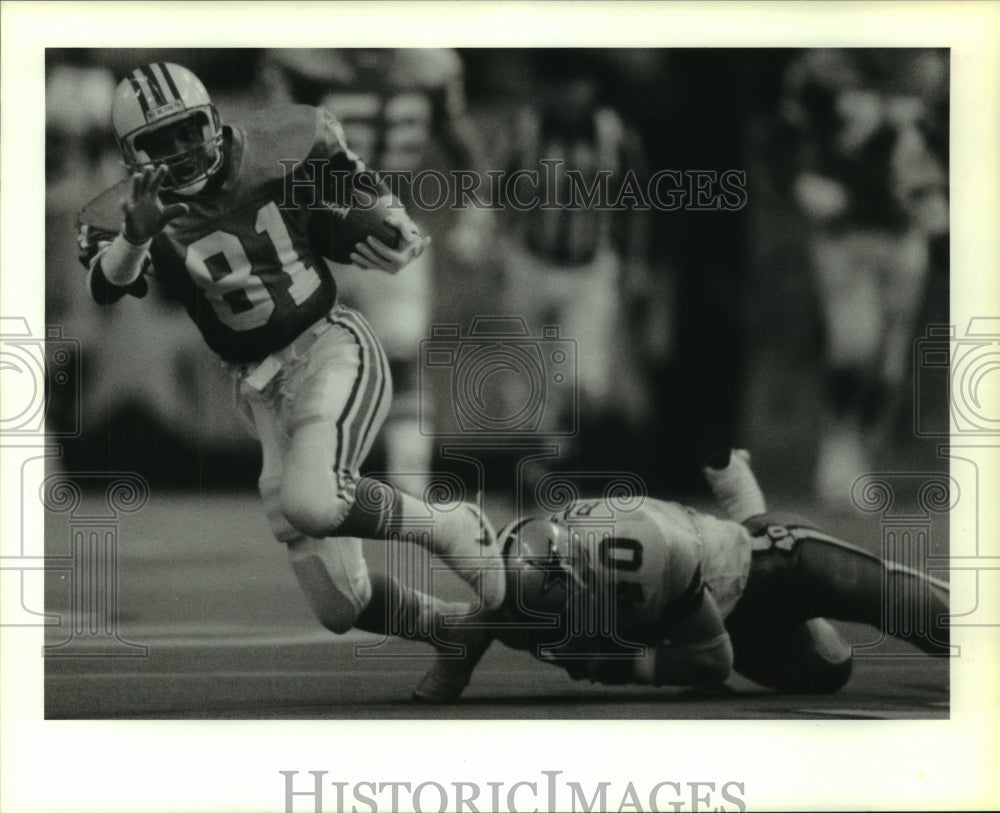 1986 Press Photo Houston Oilers' Ernest Givins eludes Cowboys' Bill Bates.- Historic Images