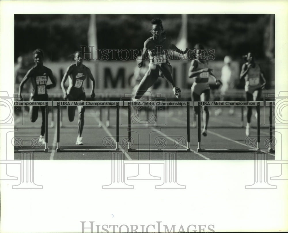 1989 Press Photo Sandra Farmer-Patrick sets new US mark in 400-meter hurdles.- Historic Images