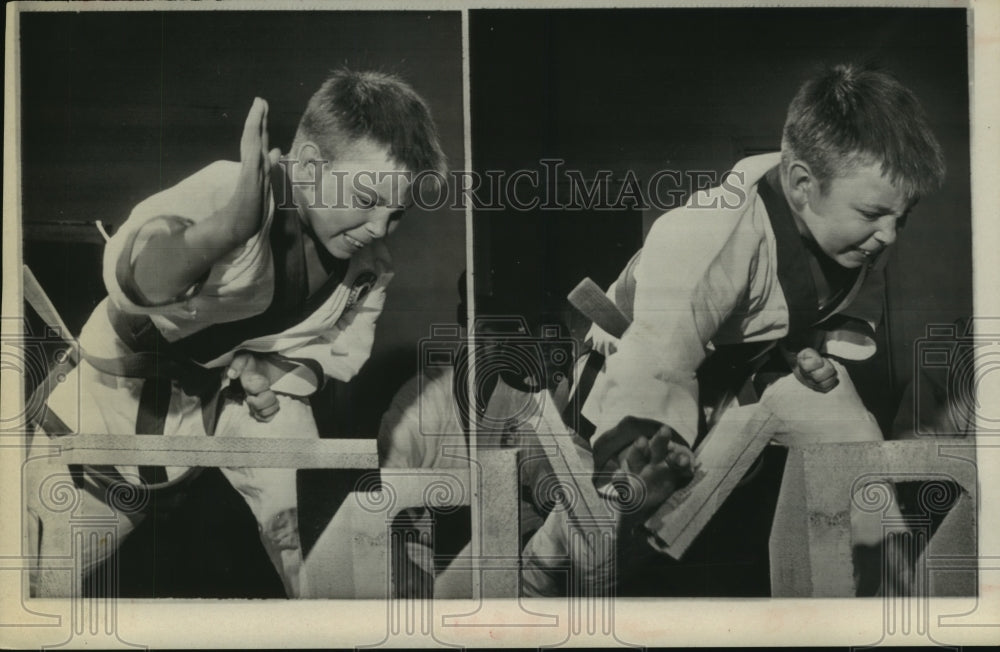 1967 Press Photo Young karate black belt breaks double planks of wood.- Historic Images