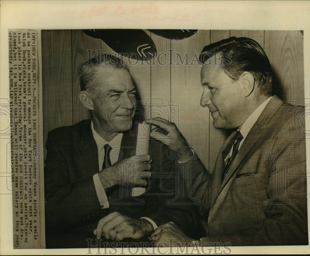 1965 Press Photo New York Yankees&#39; GM Ralph Houk re-signs manager Johnny Keane.- Historic Images