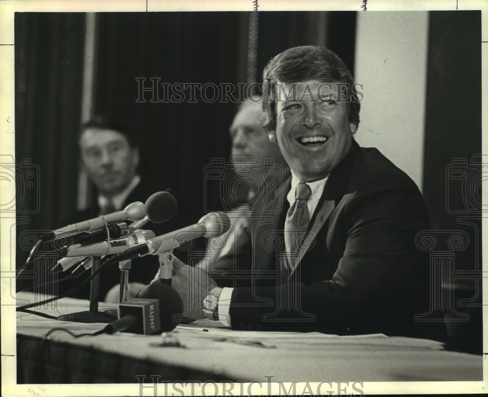 1984 Press Photo New University of Houston Athletic Director Tom Ford.- Historic Images