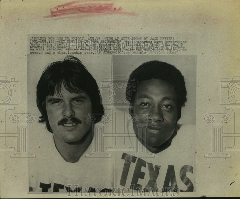 1975 Press Photo Texas football players Marty Akins and Alfred Jackson.- Historic Images