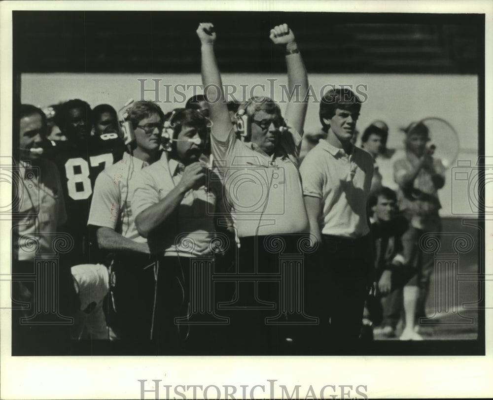 1983 Press Photo Rice University football coach Ray Alborn raises his arms.- Historic Images