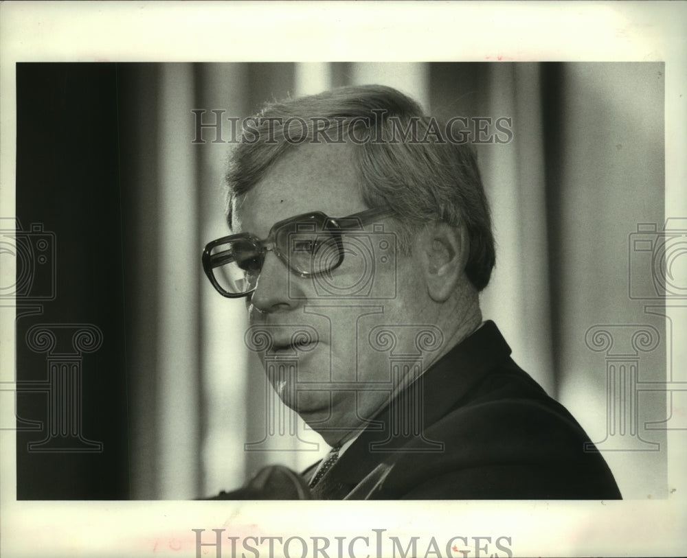 1983 Press Photo Rice football coach Ray Alborn answers questions of resignation- Historic Images