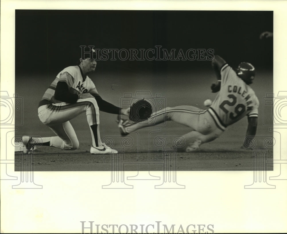 1986 Press Photo Astros baseball player prepares to place tag on sliding Coleman- Historic Images