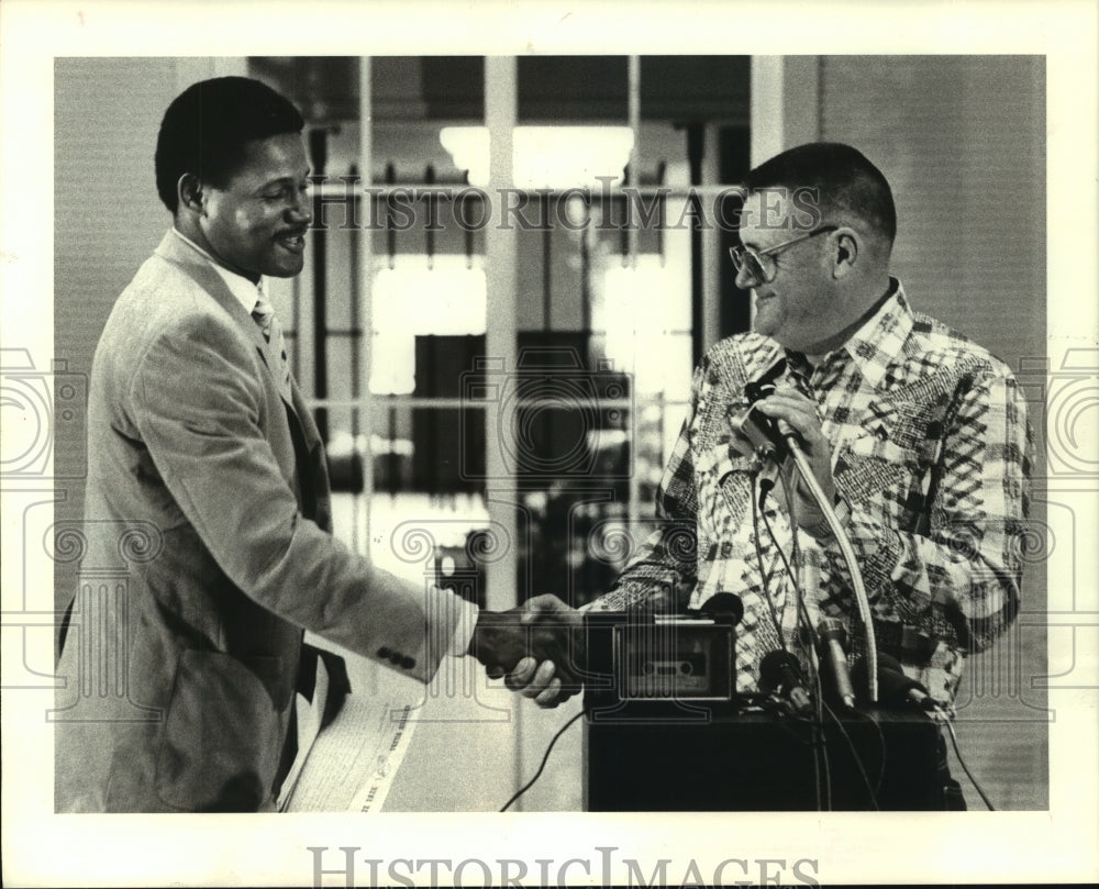 1980 Press Photo Oilers&#39; coach Phillips announces retirement of Willie Alexander- Historic Images