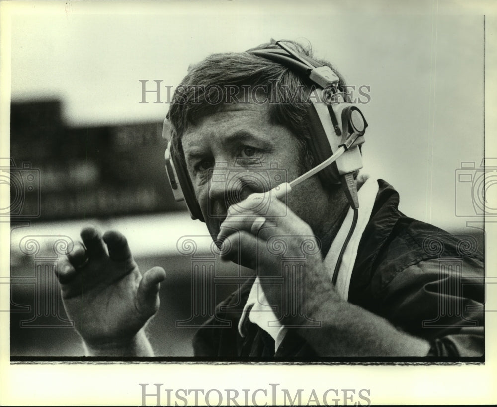 1979 Press Photo Rice University football coach Ray Alborn with headset on.- Historic Images