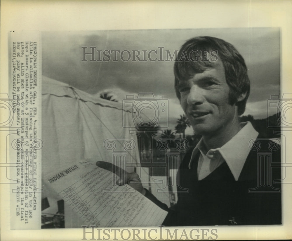 1976 Press Photo Pro golfer Brian Allin checks notes on Indian Wells Golf Course- Historic Images