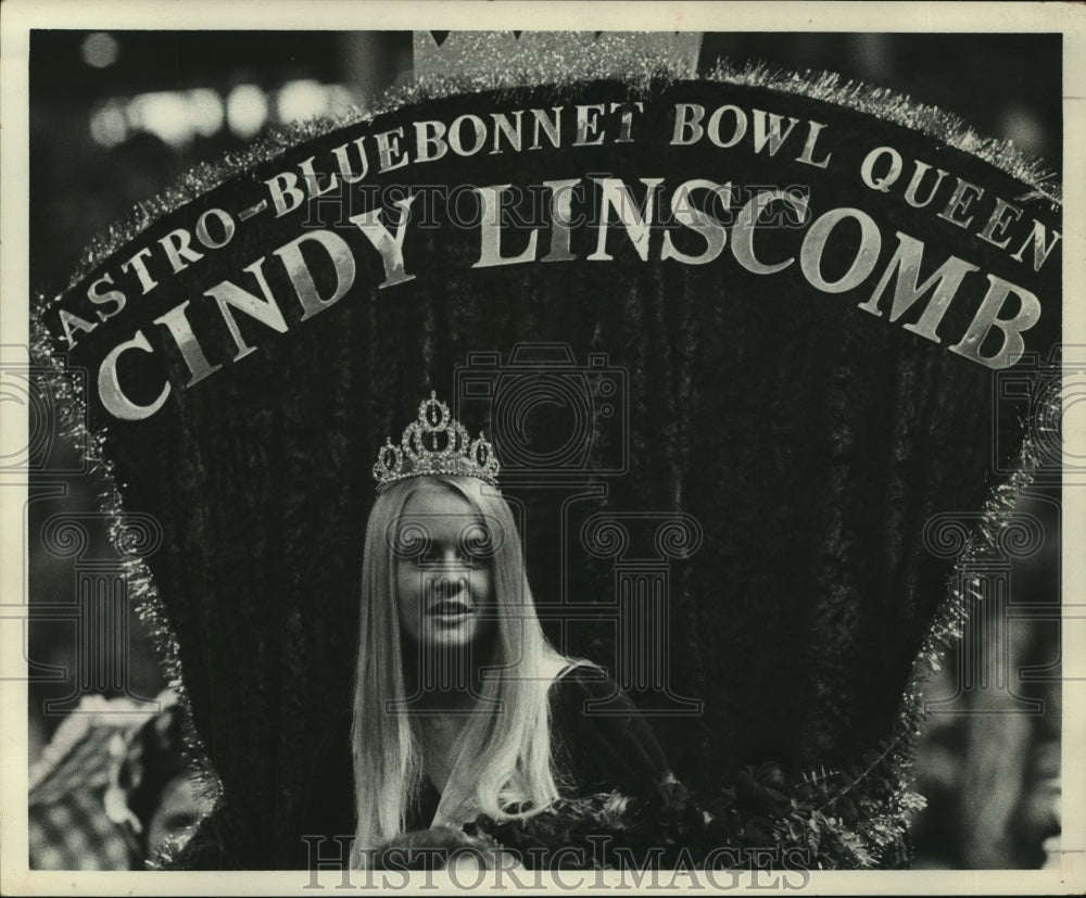 1982 Press Photo Astro-Bluebonnet Bowl Queen Cindy Linscomb. - hcs08510- Historic Images