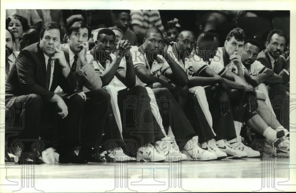 1990 Press Photo Houston Rockets bench looks glum in waning moments of game.- Historic Images