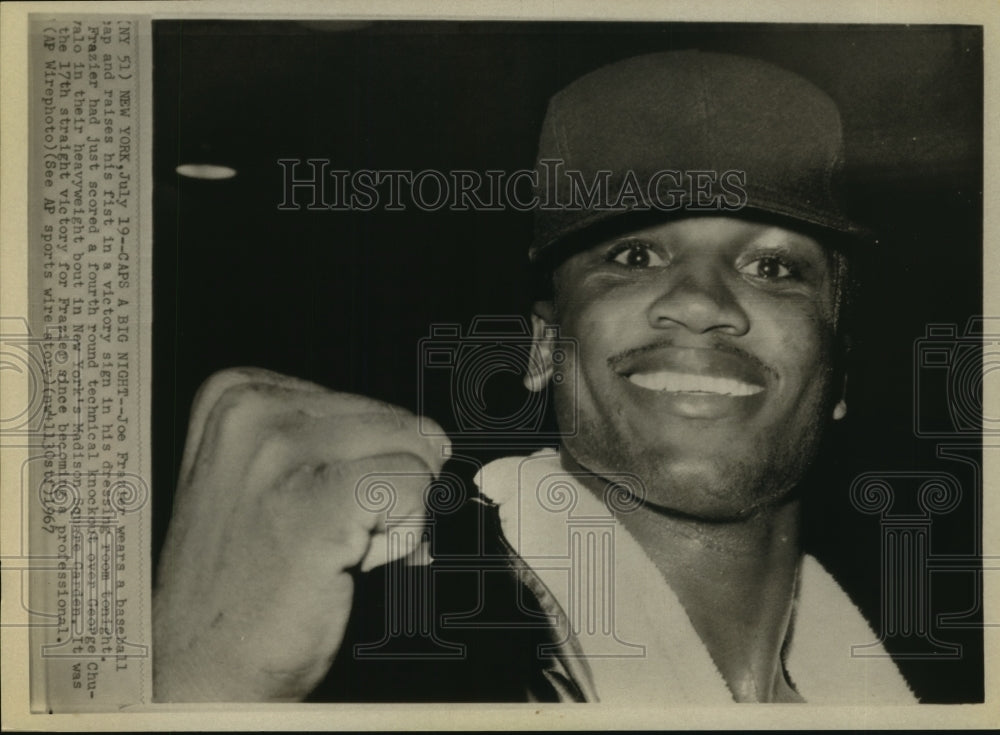 1967 Press Photo Heavyweight boxer Joe Frazier raises fist after victory in NY.- Historic Images