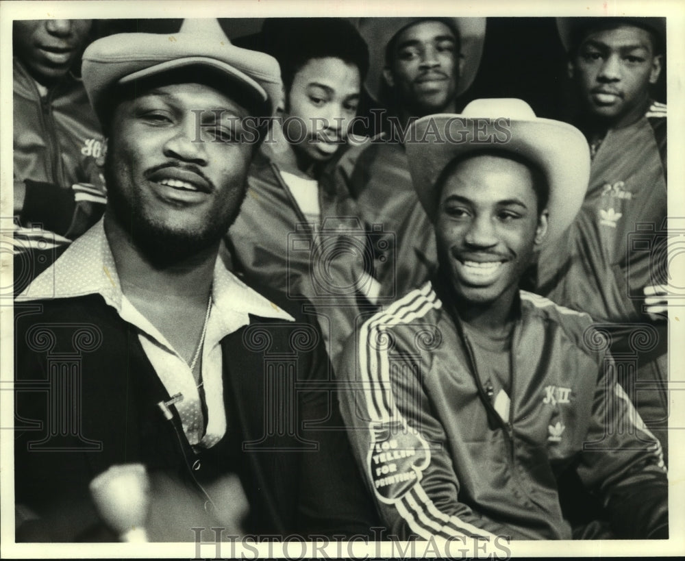 1980 Press Photo Former heavyweight champ Joe Frazier and son Marvis.- Historic Images