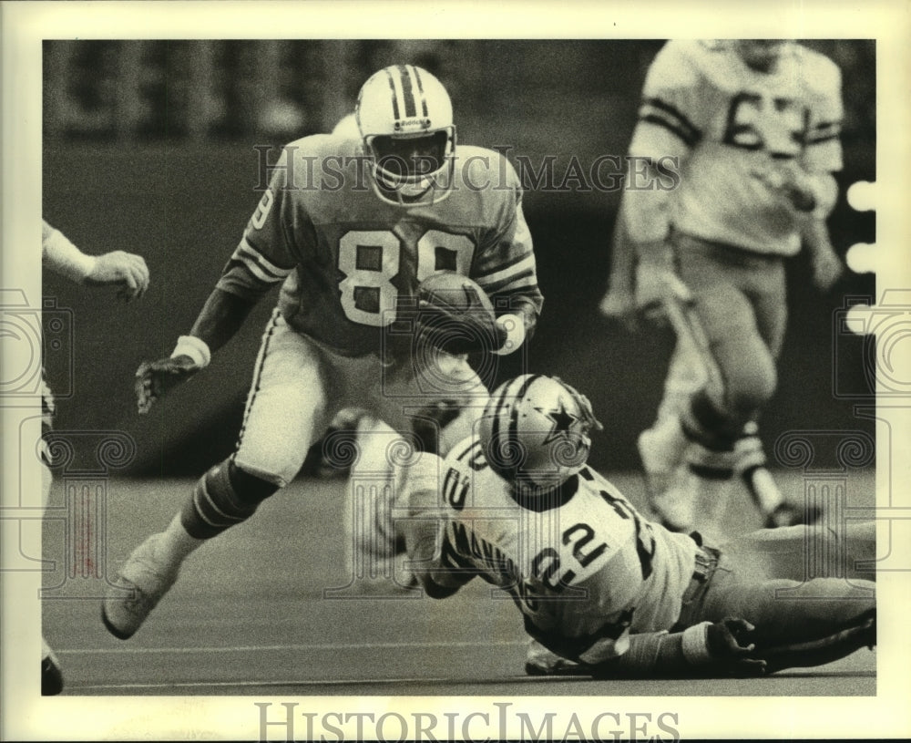 1979 Press Photo Houston Oilers Eddie Foster carries ball against Dallas Cowboys- Historic Images