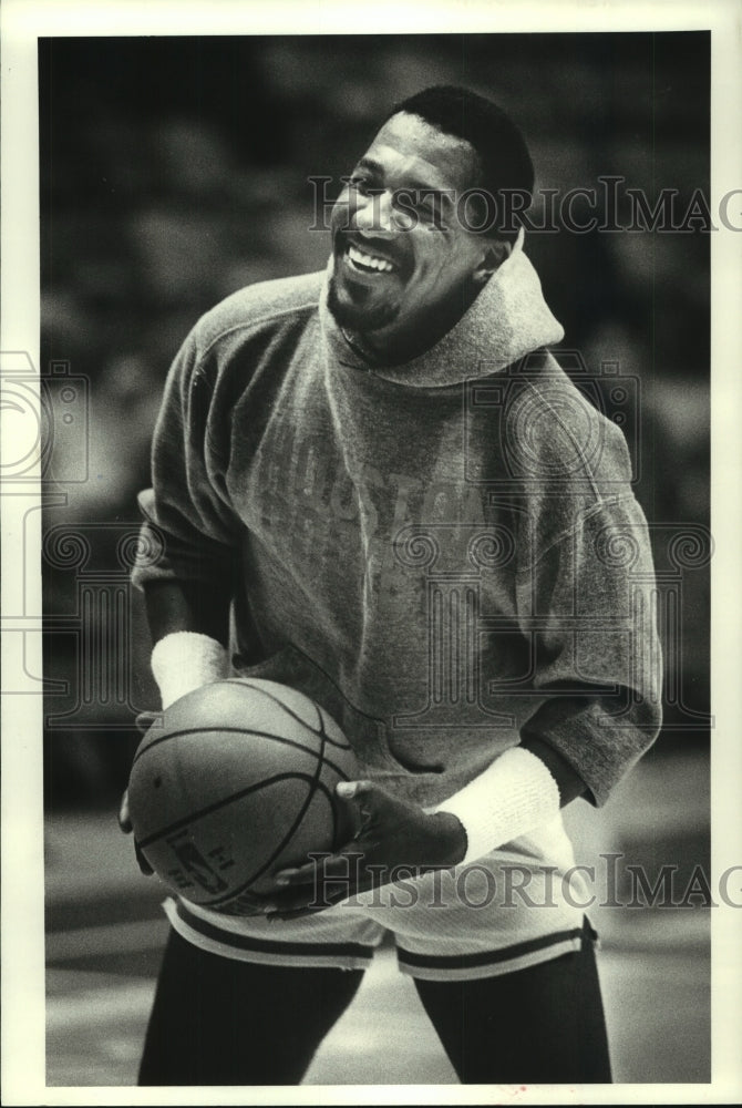 1983 Press Photo Houston Rockets basketball guard Tom Henderson at practice.- Historic Images