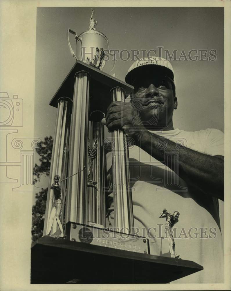 1972 Press Photo Golfer Sam Henley shows off his trophy - hcs08679- Historic Images