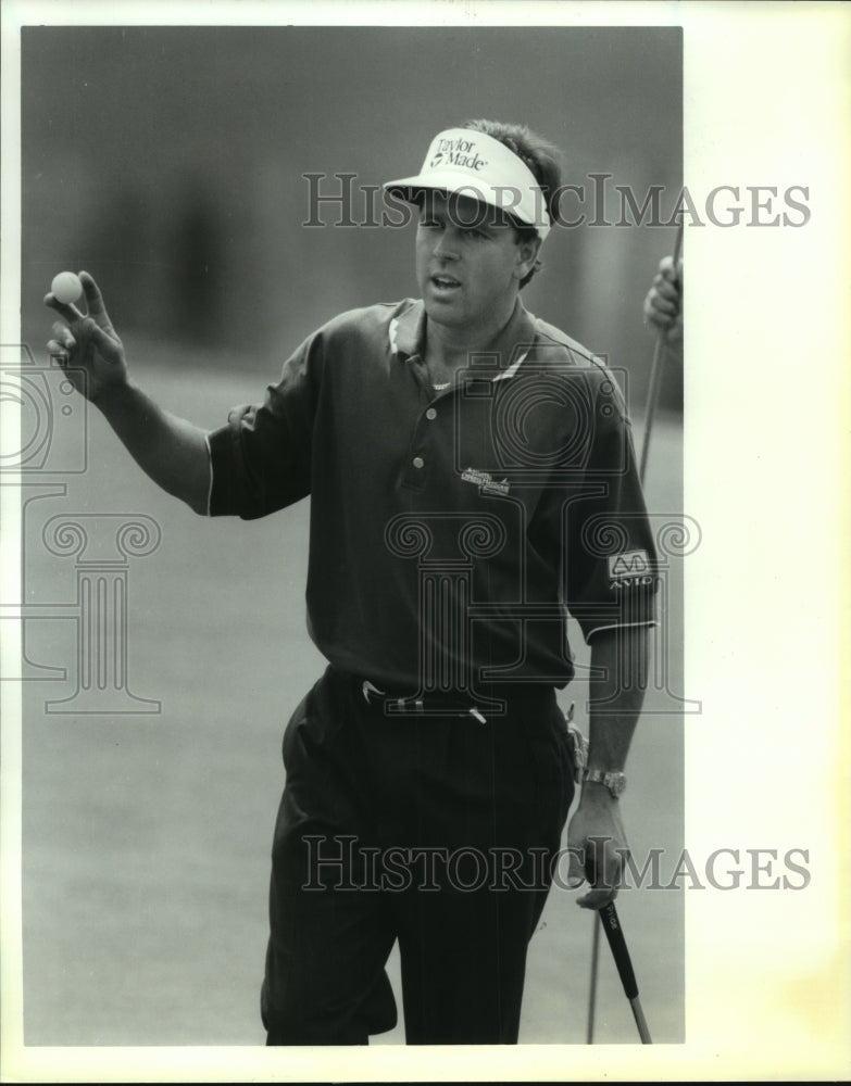 1993 Press Photo Pro golfer Donnie Hammond acknowledges crowd after first round.- Historic Images