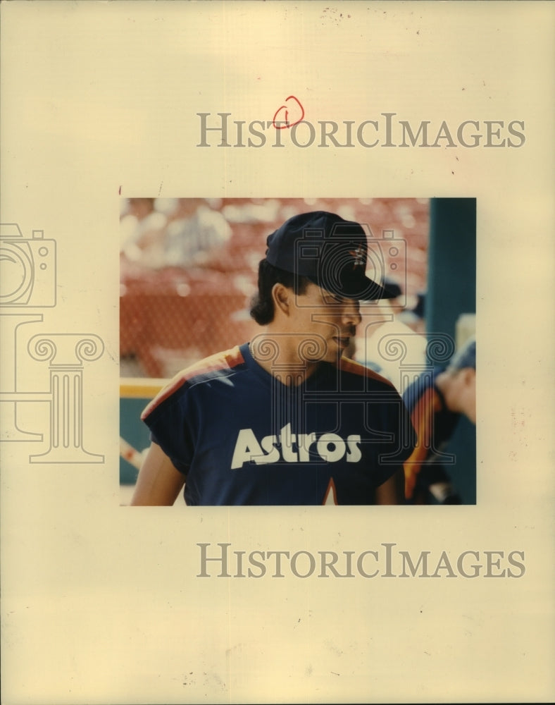 1987 Press Photo Houston Astros' Jose Cruz in the dugout during a game.- Historic Images