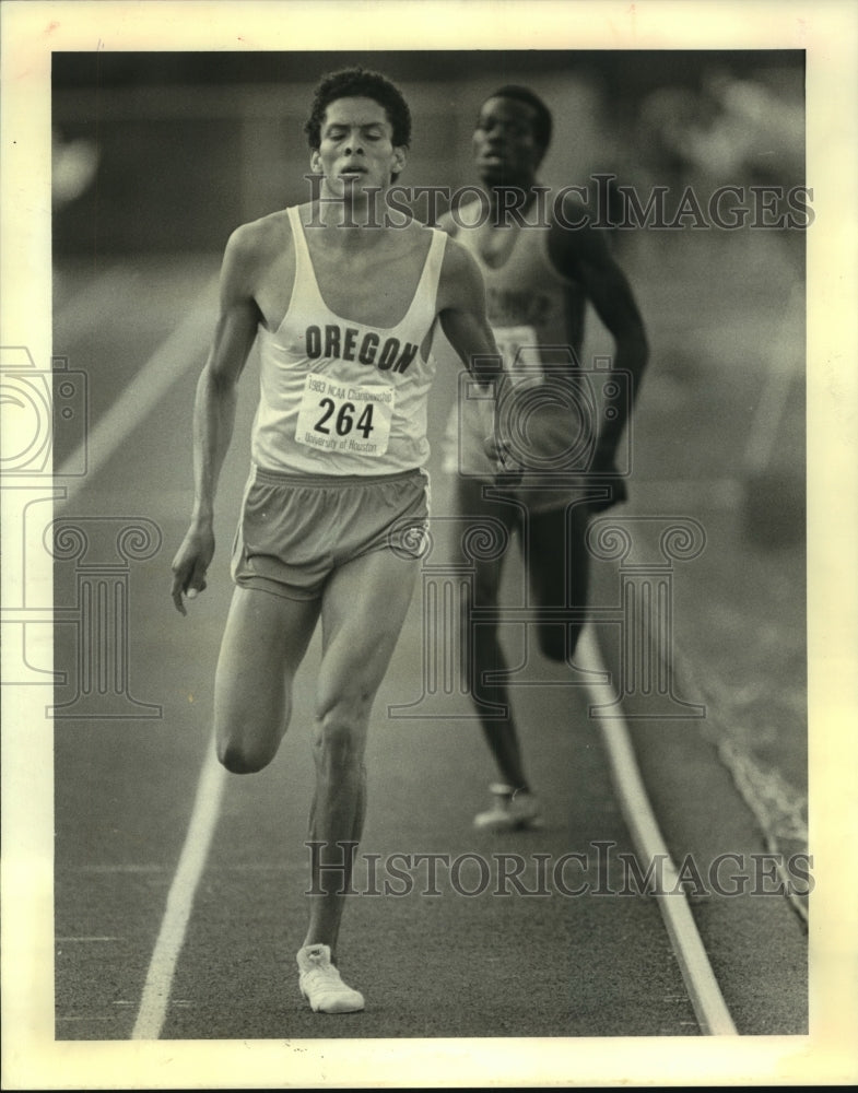 1983 Press Photo University of Oregon&#39;s half-miler Joaquim Cruz at finish line.- Historic Images