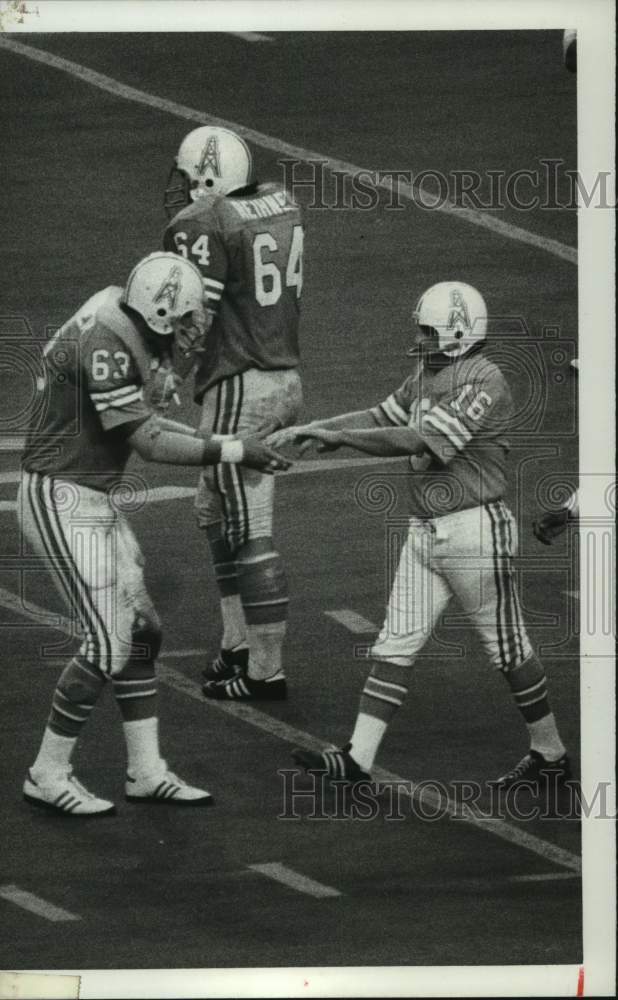 1978 Press Photo Houston Oilers players on the field - hcs08829- Historic Images