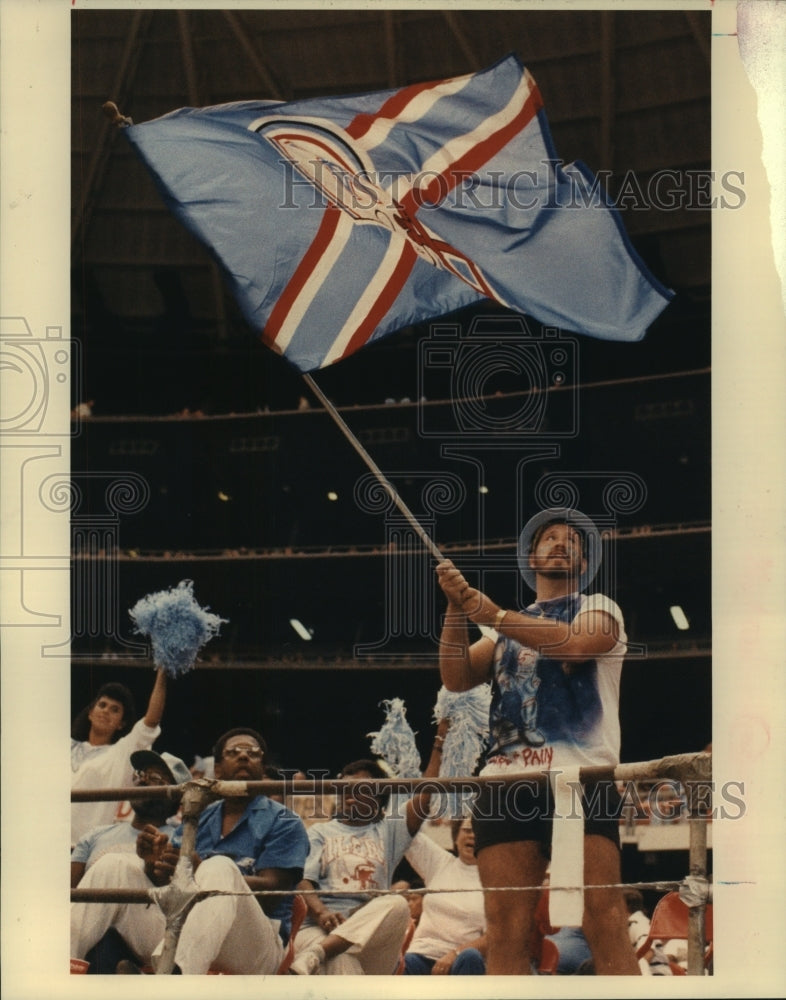 1989 Press Photo Houston Oilers fan Chris Lockridge waves Oilers flag at game.- Historic Images