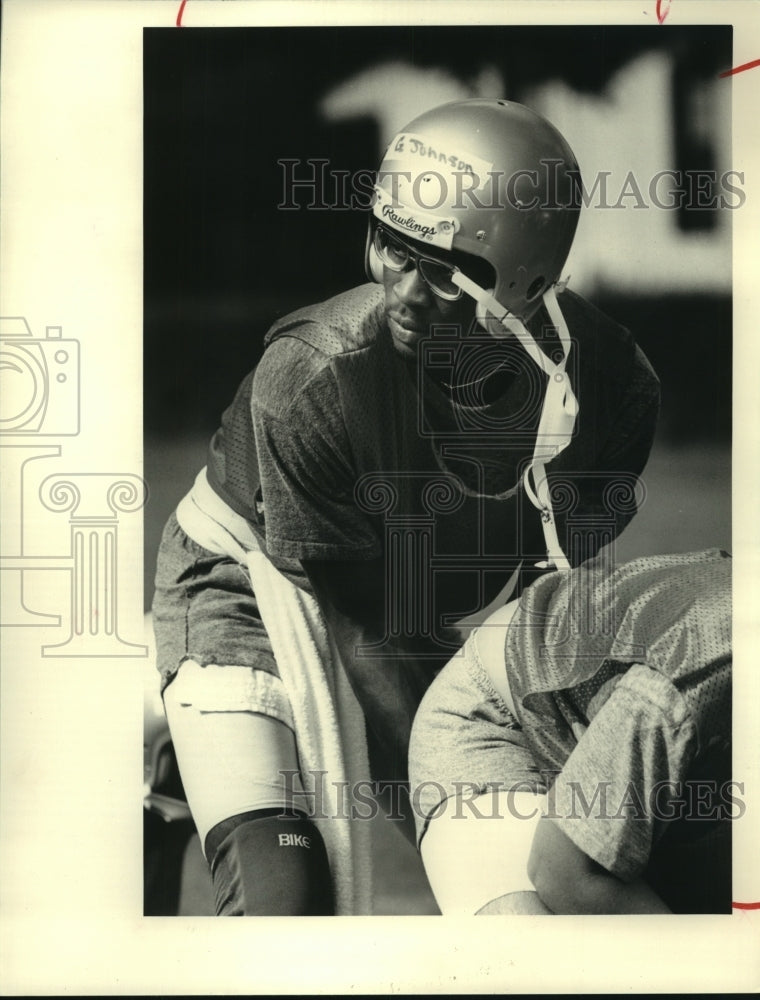 1988 Press Photo PA Austin&#39;s quarterback Graylin Johnson during practice.- Historic Images