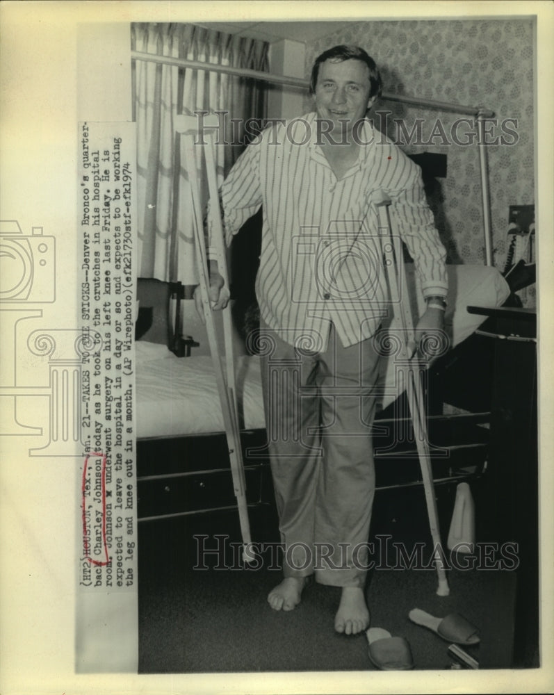 1974 Press Photo Broncos&#39; quarterback Charley Johnson in hospital after surgery.- Historic Images